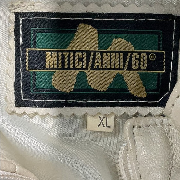 Mitici Anni 60 Cream Leather Jacket with Fitted Silhouette and Stand-Up Collar - Picture 4 of 6